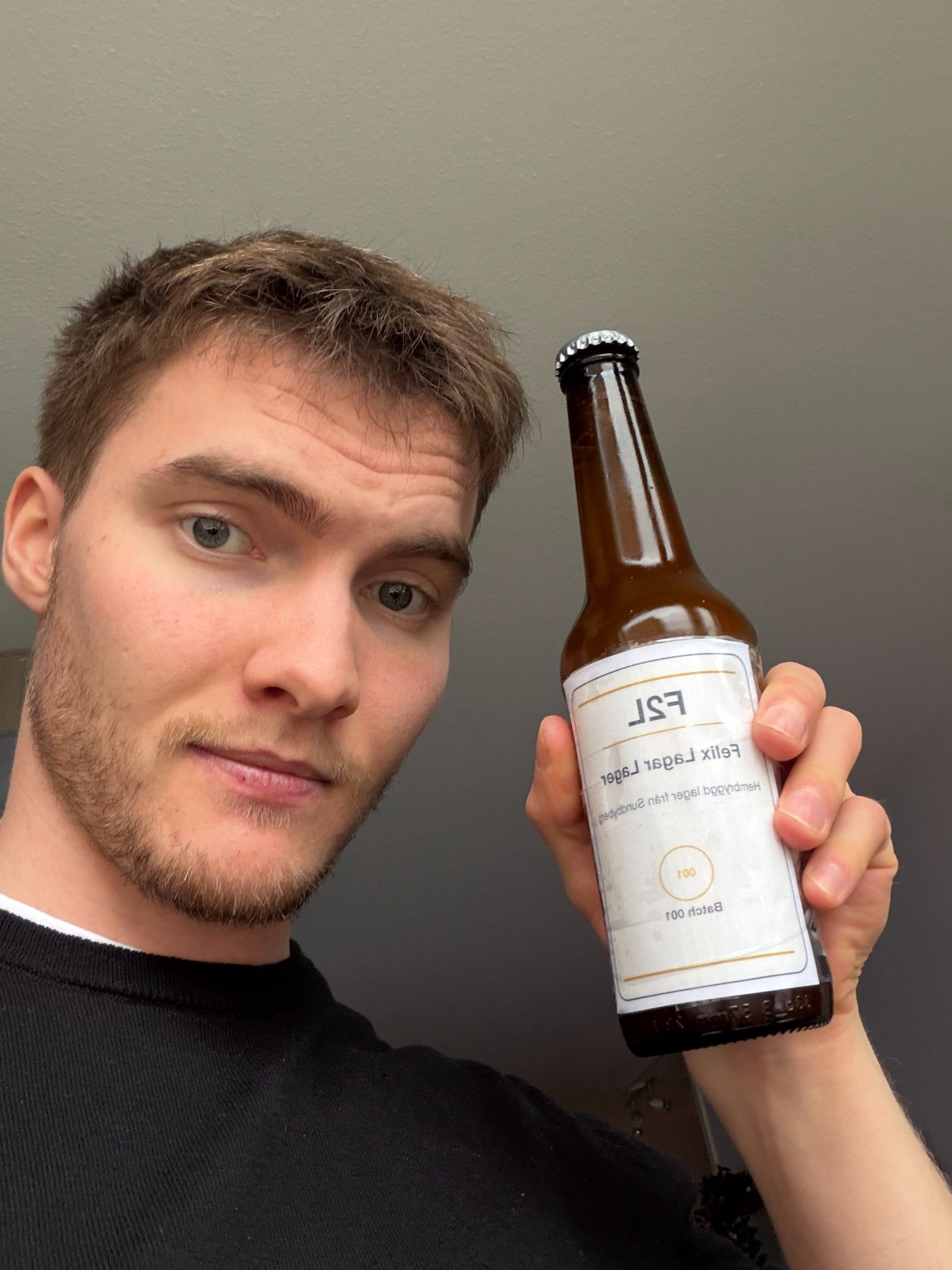 Felix, the brewmaster, holding an F2L bottle